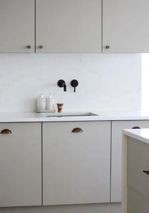 La misma cocina con acabado K7 Clay